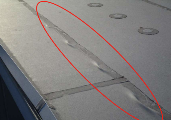 防水シートの浮き