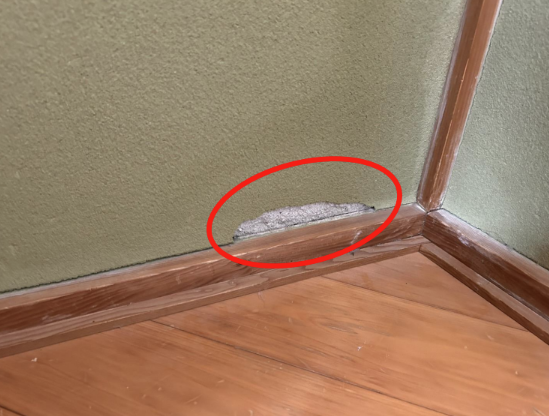 壁の破損(家具移動による)