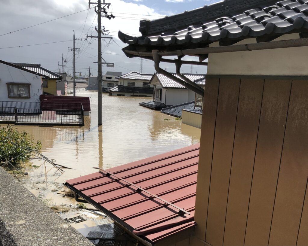 台風・大雨などの自然災害が原因なら補償の可能性もある